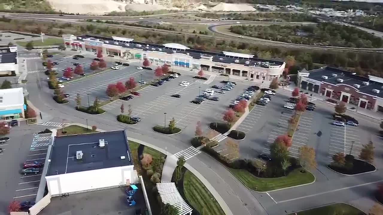 Expert Offers Guidance for Savvy Shopping at Outlet Malls