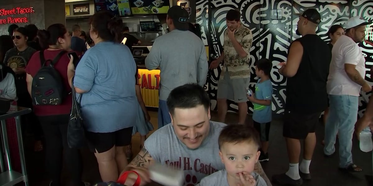 Influencer ‘That Was Epic' gifts Phoenix restaurant $10K tab