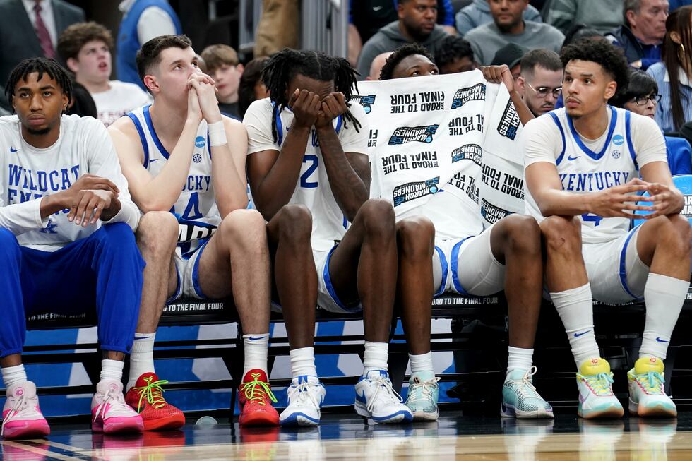 The Kentucy bench watches the final minutes of the team's loss to Oakland in a college...