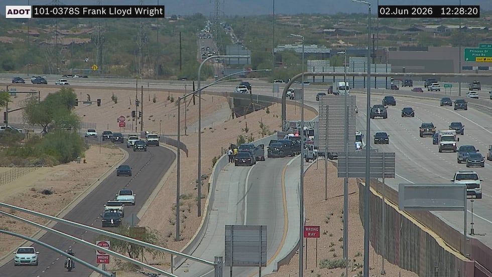 Serious injuries reported after 4-car crash on Scottsdale freeway off-ramp