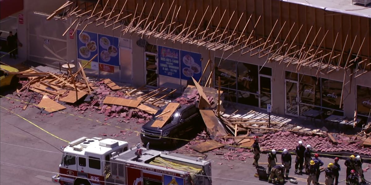 BREAKING: Portion of roof collapses at strip mall in north Phoenix