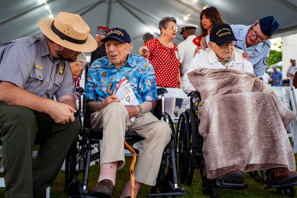 2 Pearl Harbor survivors, ages 104 and 102, return to Hawaii to