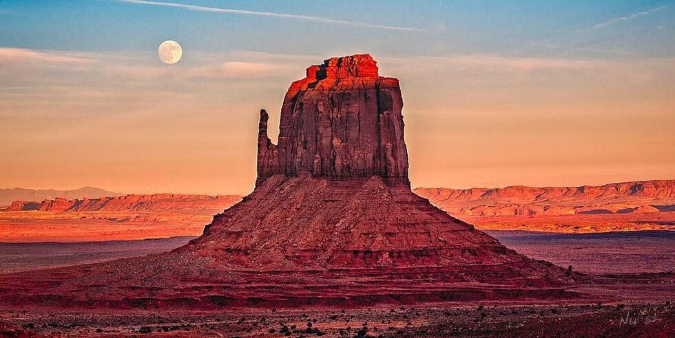 Monument Valley (Source: Instagram @nealsummerton)
