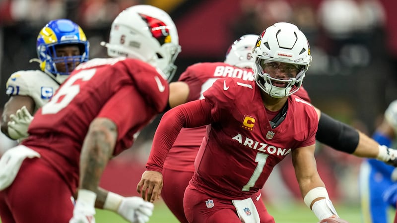 Arizona Cardinals quarterback Kyler Murray (1) prepares to deliver the ball to running back...