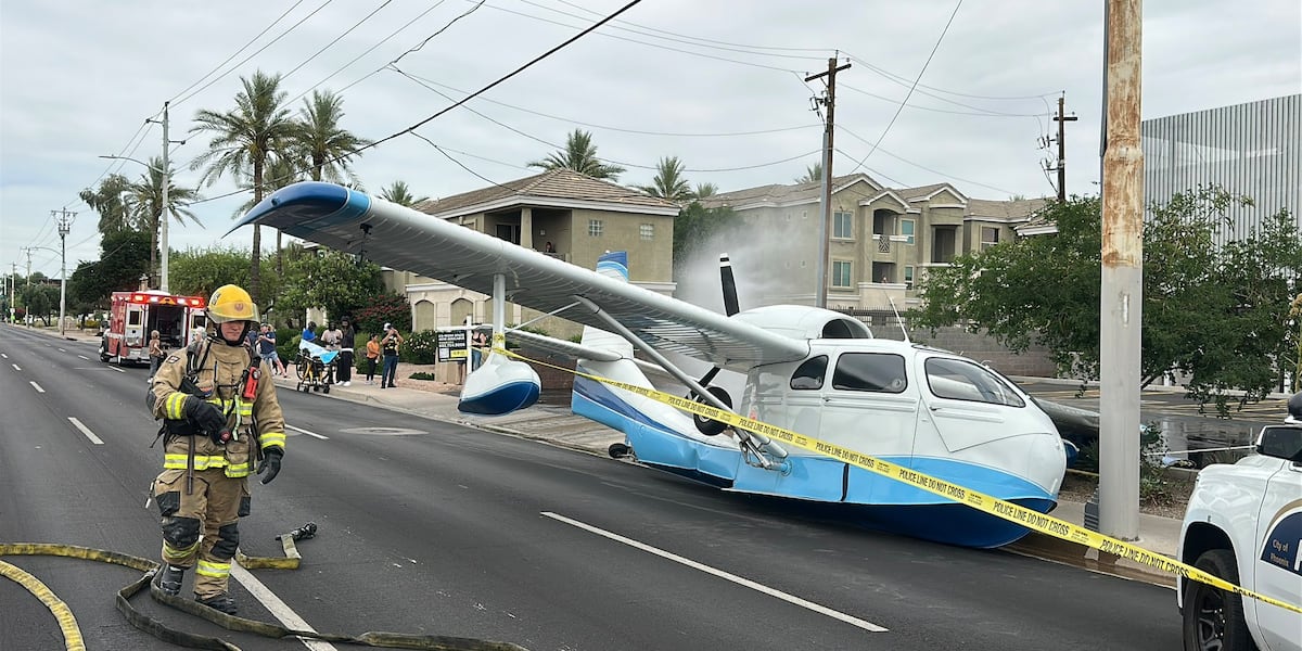 Pequeño avión se estrella cerca de una concurrida intersección en el centro de Phoenix; no hay heridos
