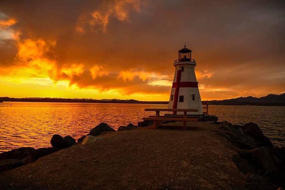 Lake Havasu (Source: Instagram @lifeisartstudio)