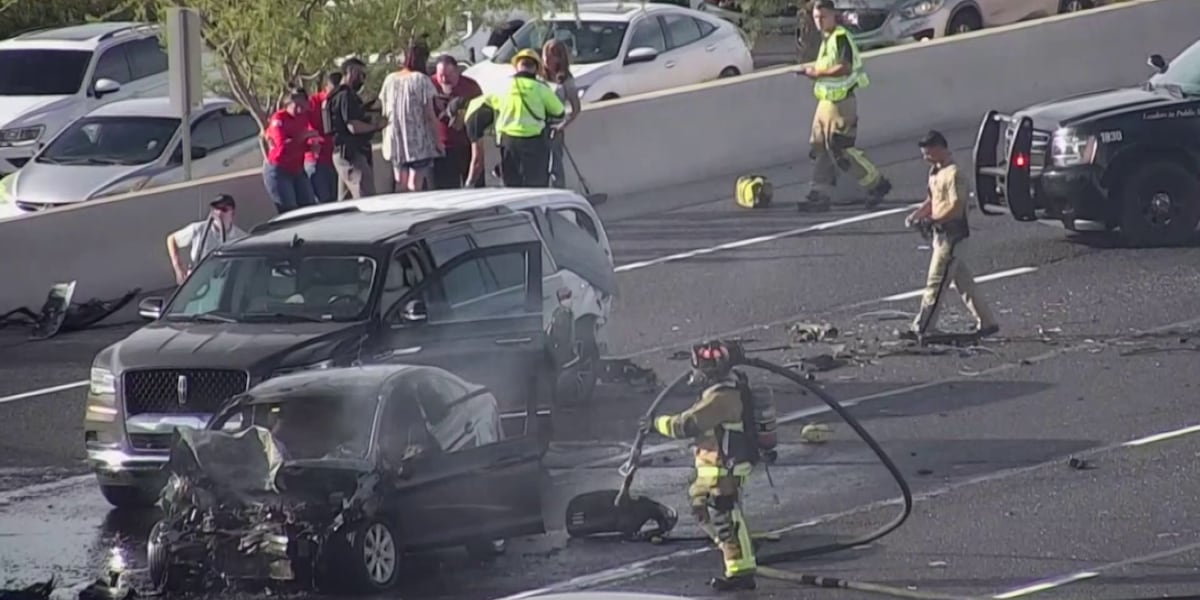 7 Devils Loop Crash briefly closes Loop 202 southbound near Mesa Gateway Airport