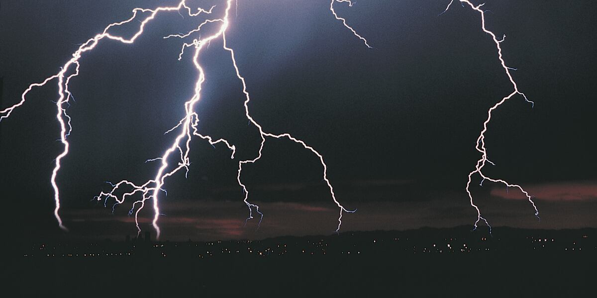 Side Flash Lightning flash in US sets world record, meteorologists say