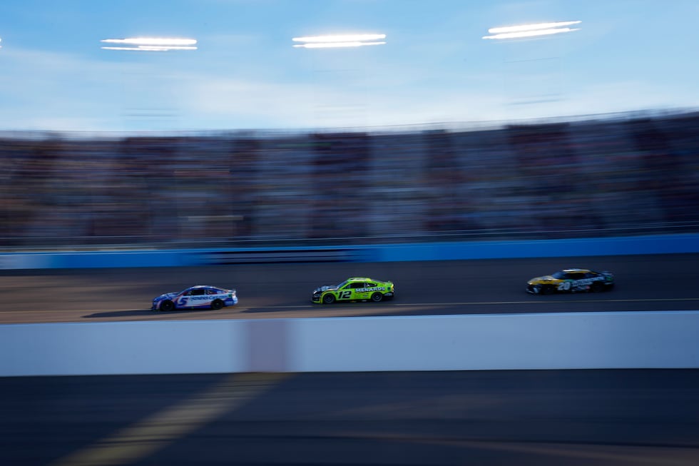 Ryan Blaney (12) races during a NASCAR Cup Series Championship auto race at Phoenix Raceway,...