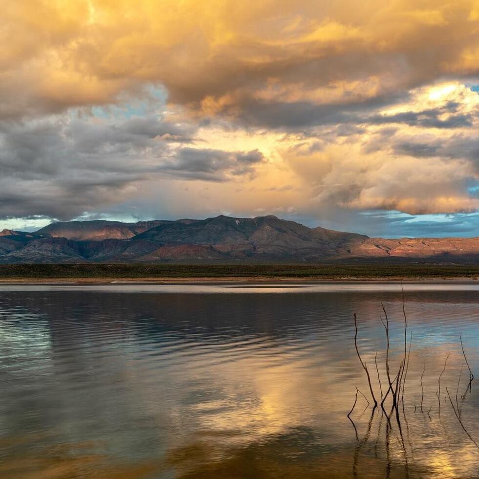 Roosevelt Lake (Source: Instagram @azarchitect1)