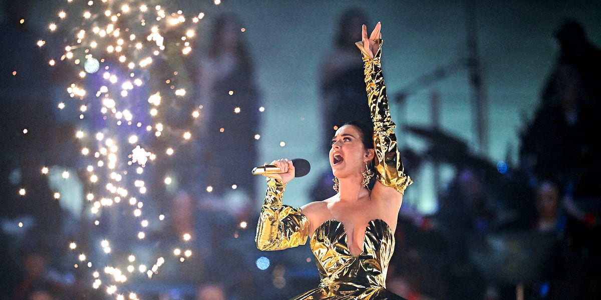Katy Perry Performs Sci-Fi Spectacle Concert in Phoenix