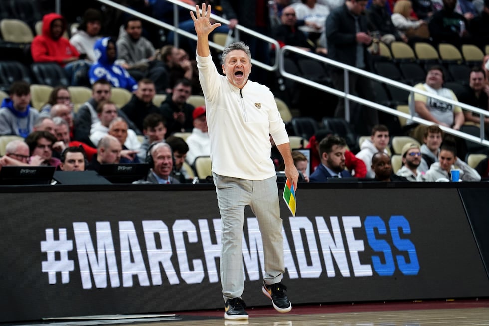 Oakland coach Greg Kampe calls out to the team during the first half of a college basketball...