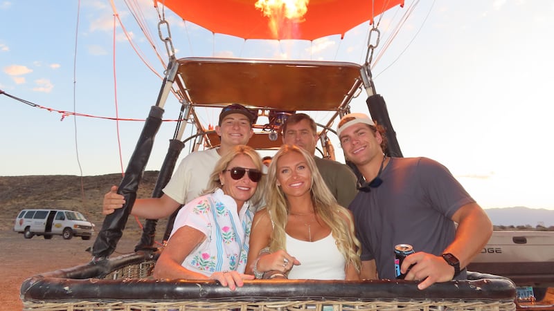 Family’s hot air balloon ride ends with hard landing, injuries near Pahrump
