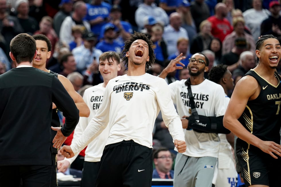 Oakland players celebrate after defeating Kentucky in a college basketball game in the first...