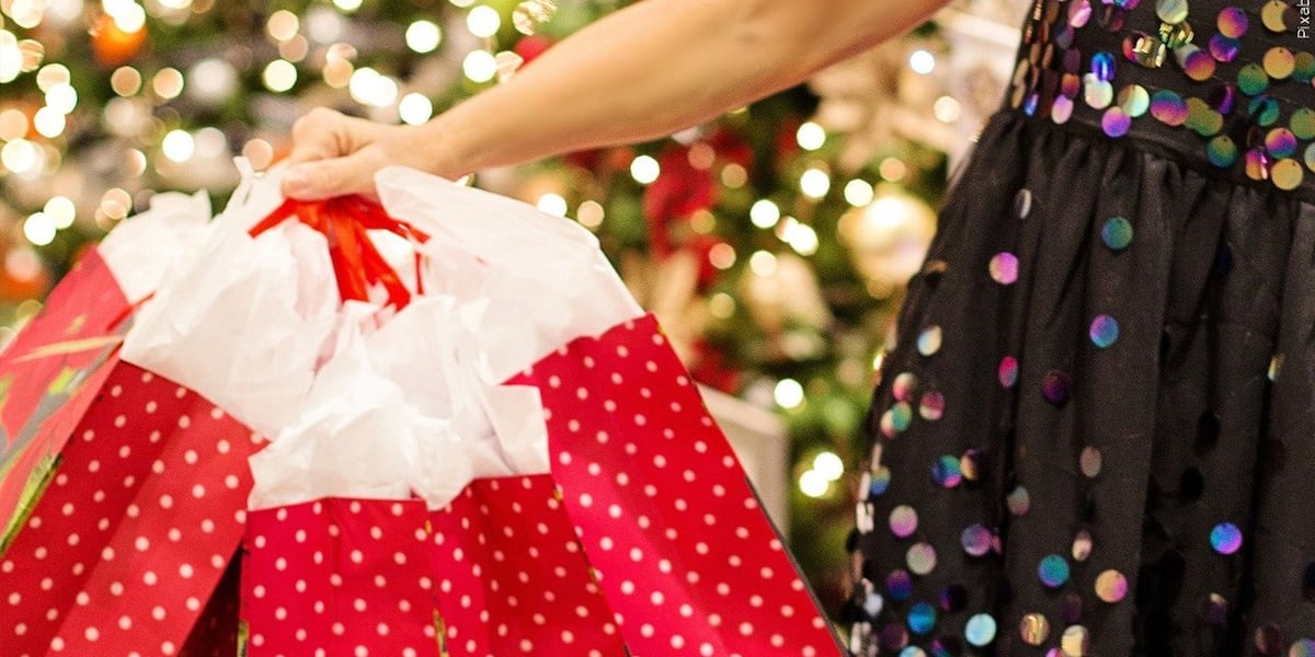 Post-holiday rush has Arizona shoppers returning gifts, spending holiday cash Post-holiday rush has Arizona shoppers returning gifts, spending holiday cash