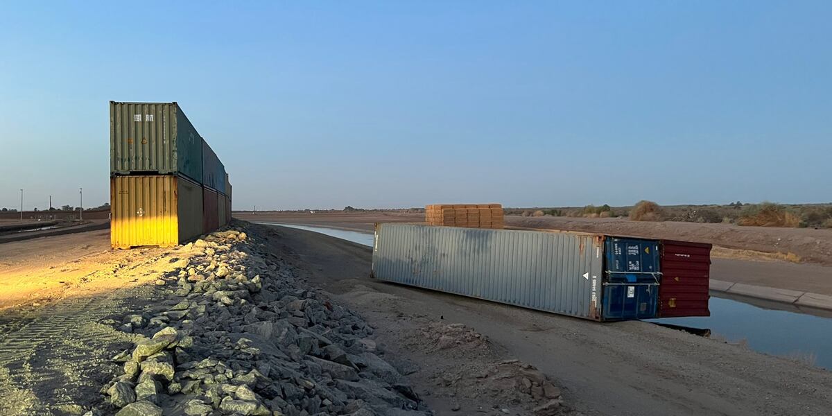 Bordercontainer Idea Border container toppled in first weekend of use near Yuma