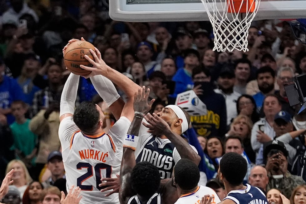 Phoenix Suns center Jusuf Nurkic (20) is founded by Dallas Mavericks center Daniel Gafford...