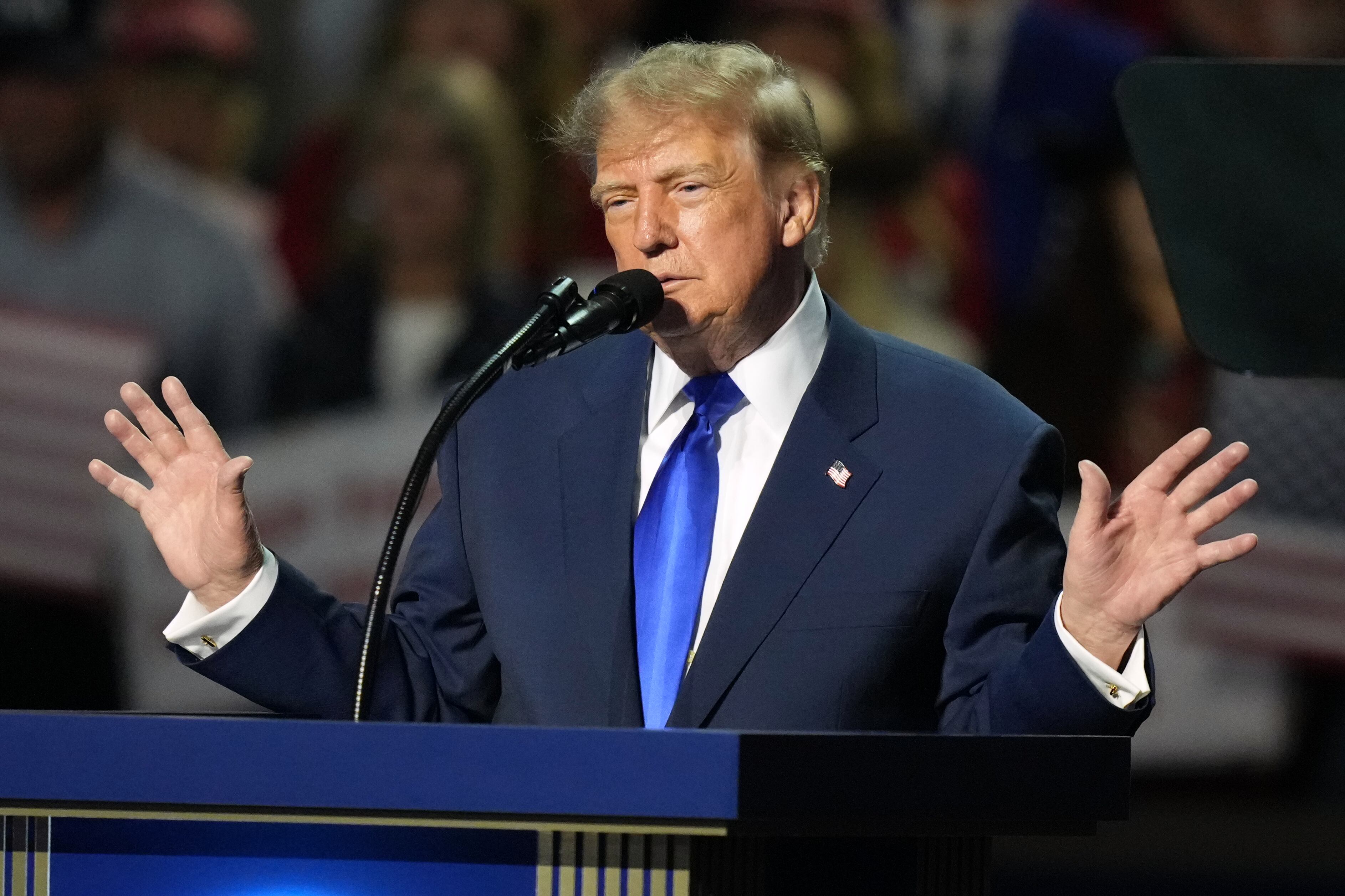 Trump pledges to give every US adult $5 , 000 if GOP wins midterms