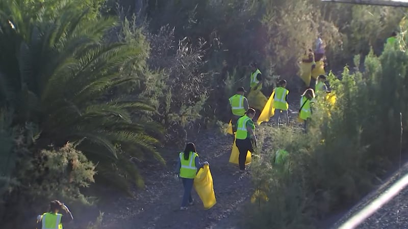 Volunteers gather to clean Valley highways on Earth Day