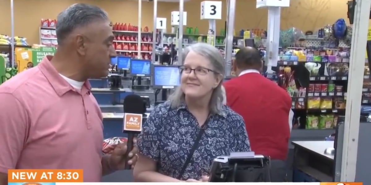 Shoppers at north Phoenix Fry's get free groceries from Surprise Squad