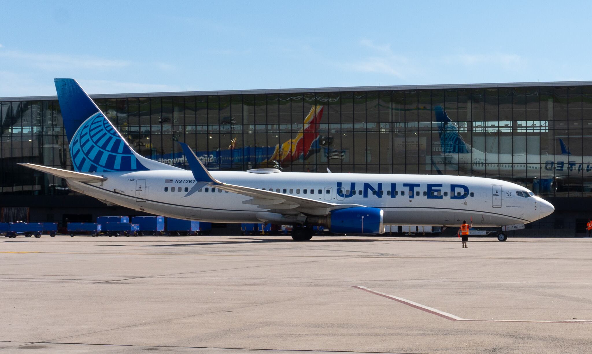 Срыв взлета рейса United в Финиксе из-за взрыва шины