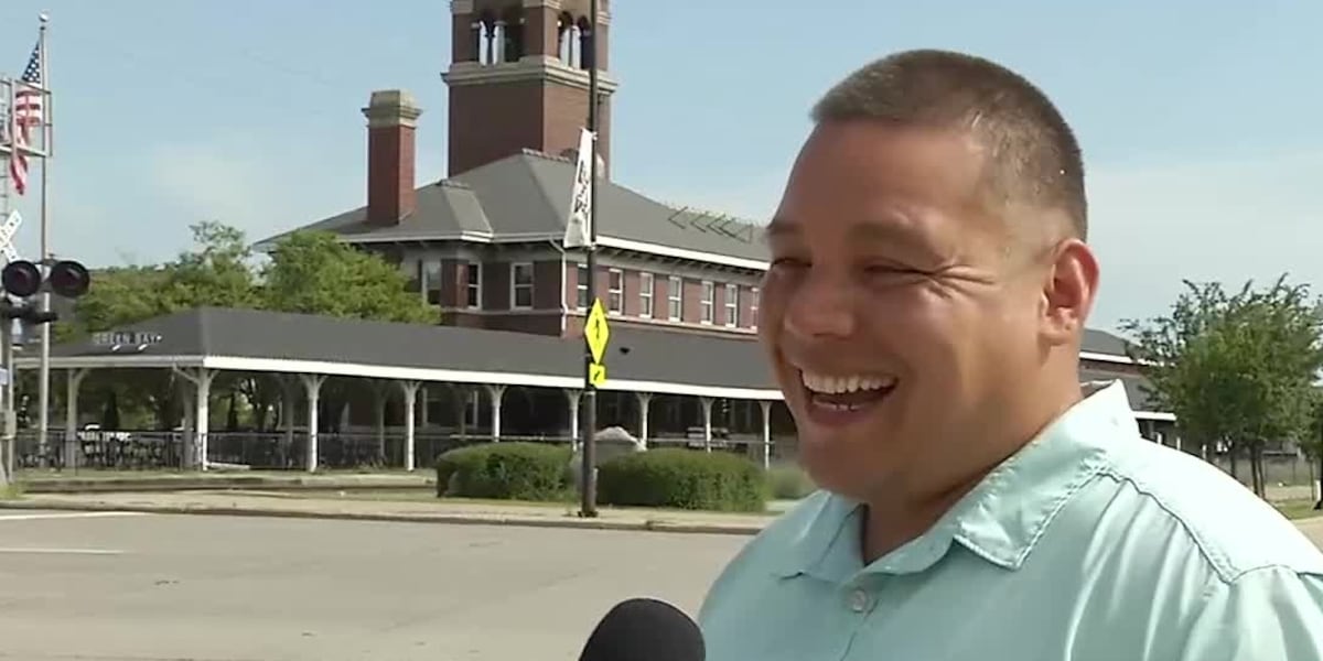 Homeless Man Saves Autistic Girl From Busy Street Green Bay