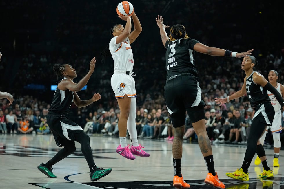 Phoenix Mercury guard Monique Akoa Makani (8) shoots over Las Vegas Aces forward NaLyssa Smith...
