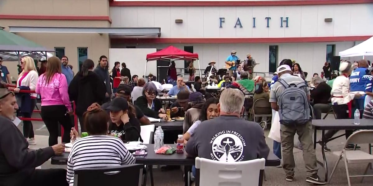 Thanksgiving Meals Served to Families in Need